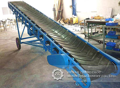 Mobile portable belt conveyor